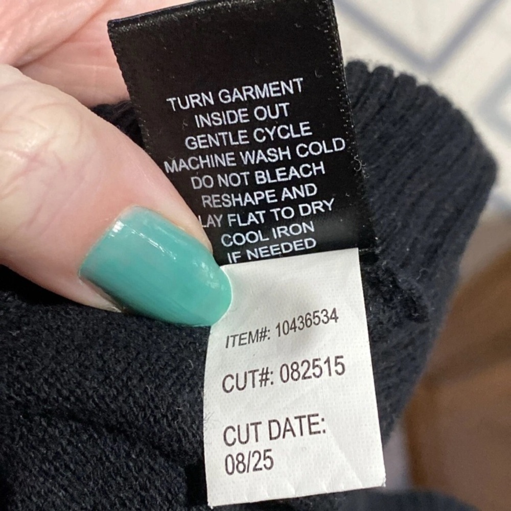 Torrid 100% Cotton Black Sweater with Gold Skull Sequins Novelty Design 2X - Picture 7 of 7
